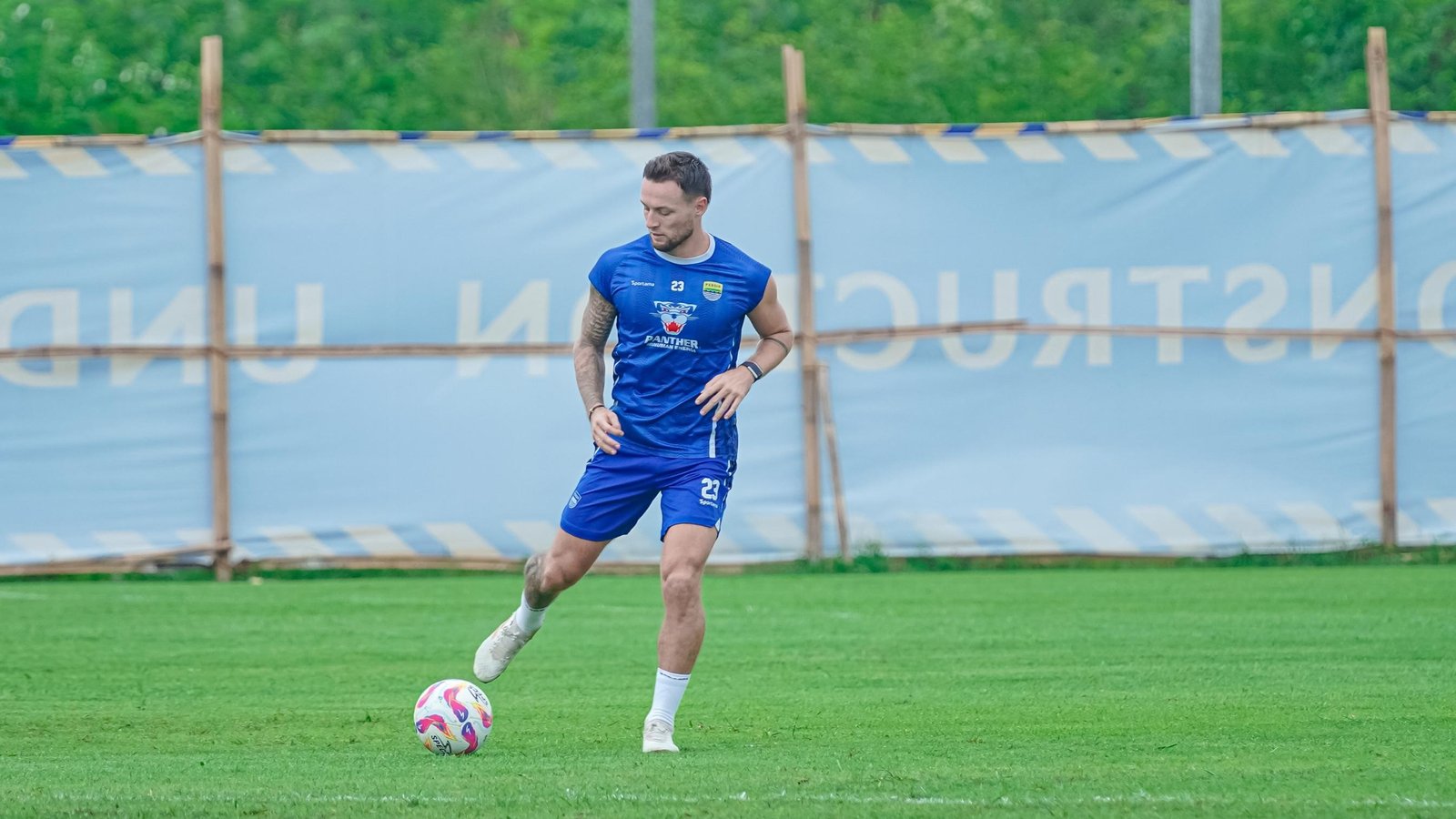 Marc Klok Tanggapi Rumor Kedatangan Jordi Amat dan Shayne Pattynama ke Persib Bandung